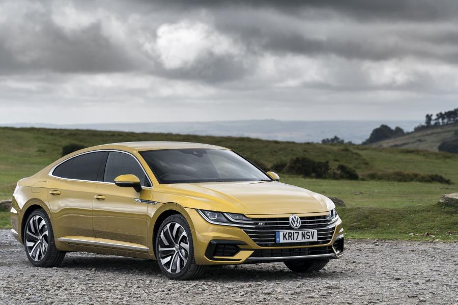  Volkswagen Arteon 4Motion R-Line 2017 года  (UK) (фото 13 из 41)
